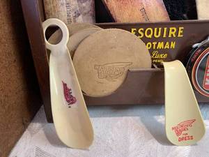 lot 160 image: Vintage shoe shine kits