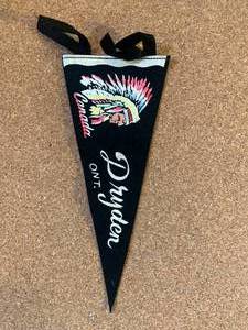 lot 199 image: 1950s Travel Souvenir Felt Pennants