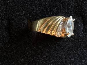 lot 205 image: Marquis stone ring