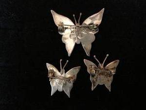 lot 209 image: Silver butterfly pins