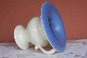 lot 24 image: Ivory vase with wide spittoon rim