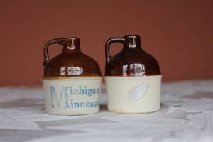 lot 29 image: Red Wing miniature jugs