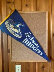 lot 200 image: Vintage Sports Team Pennants
