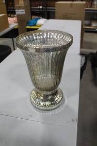 Vase 11Wx16H