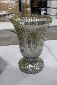 Vase 11Wx16H