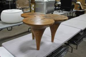 Wood Dovetail Table 3-leg 34Lx19H