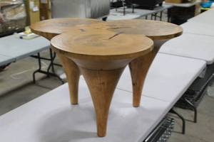 Wood Dovetail Table 3-leg 34Lx19H