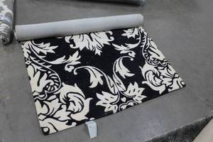 Area Rug BlackWhite Pattern 8Lx5W