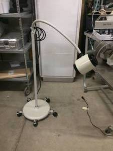 MSRP $600 Medical Surgical Gooseneck Exam Light McKesson Floor Standing Halogen 35 Watt Beige&nbsp&nbsp81-18100 With 5 Caster Mobile Base - Great Working Condition