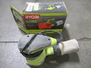 lot 16 image: RYOBI 2.6 Amp 5 in. Random Orbital Sander, RS290G, - Used.