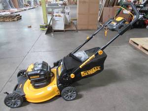 lot 45 image: DEWALT 21.5 in. 20-Volt MAX Lithium Ion Cordless Battery Walk Behind Push Mower(TOOL ONLY), DCMWP233U2 - Missing Batteries - USED.