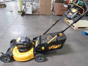 lot 46 image: DEWALT 21.5 in. 20-Volt MAX Lithium Ion Cordless Battery Walk Behind Push Mower(TOOL ONLY), DCMWP233U2 - Missing Batteries - USED.