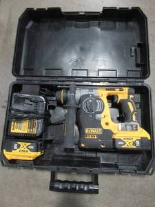 lot 57 image: Dewalt 20-Volt MAX Lithium-Ion Cordless Brushless 1 in. SDS Plus Rotary Hammer, DCH273P2 - Slightly Used.