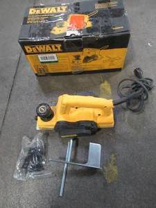 lot 72 image: Dewalt 5.5 Amp 3-14 in. Portable Corded Hand Planer, D26676 - Slightly Used.