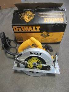 lot 78 image: Dewalt 15 Amp 7-14 in. Lightweight Circular Saw, DWE575 - Slightly Used.