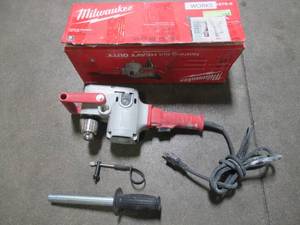 lot 92 image: Milwaukee 7.5 Amp 12 in. Hole Hawg Heavy-Duty Drill, 1675-6 - Used.