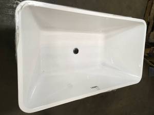 lot 32 image: Freestanding Bathtub - 59 in. White Acrylic Bathtub - Modern Stand Alone Tub by AKDY Damaged see pictures Customer Returns See Pictures