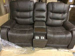 lot 63 image: Ashley Yacolt Dual Power Reclining Loveseat with Console see pictures