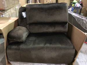 lot 65 image: Ashley Clonmel Left-Arm Facing Recliner 3650540 not used see pictures
