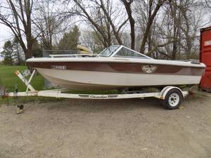 lot 2 image: 1985 Thunder Craft Boat & Trailer Package