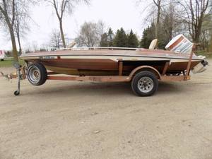 lot 4 image: 1978 Glastron Boat & Trailer Package