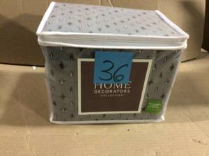 lot 36 image: Penguin Cotton-Flannel Sheet Set by Ron Chereskin Customer Return See Pictures