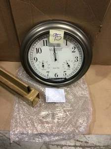 18-Inch IndoorOutdoor Classic Plastic Pewter Atomic Analog Clock with Thermometer &amp Hygrometer by La Crosse Technology Customer Returns See Pictures