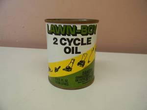 lot 8 image: RARE - VINTAGE LAWN BOY 2 CYCLE OIL COIN BANK CAN - NICE - GREAT PIECE - APPROX 3.25 - SEE PICTURES