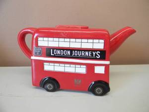 lot 18 image: LONDON JOURNEYS BY LONDON POTTERY TEAPOT  DRINKPOT - VERY COOL - SEE PICTURES