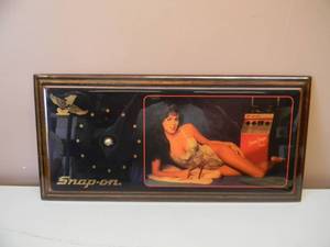 lot 27 image: VINTAGE SNAP-ON TOOLS CLOCK - PERFECT FOR THE MAN CAVE - VERY NICE WILL NEED A NEW CLOCK - APPROX 23 BY 11 - SEE PICTURES