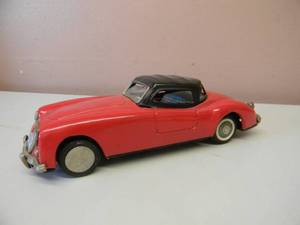 lot 40 image: Vintage Japan Yonezawa, TIN TOY 1958 MG MGA Friction Powered Car - VERY COOL - SEE PICTURES