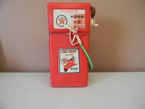lot 61 image: VINTAGE PLASTIC TEXACO FIRE CHIEF GAS PUMP COIN BANK - ORIGINAL, CRANK & BELL WORK - VERY COOL - APPROX 12 TALL - SEE PICTURES