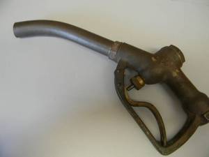 lot 65 image: VINTAGE BRASS MILWAUKEE VALVE CO. U-141 GAS PUMP HANDLE - RARE - HEAVY, VERY COOL PIECE - SEE PICTURES