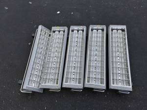 5-Florecent Light Fixtures