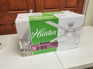 52 Ceiling Fan Hunter Designer Series Sonic White with 5 WhiteMaple blades and Cased White glass (new in box)