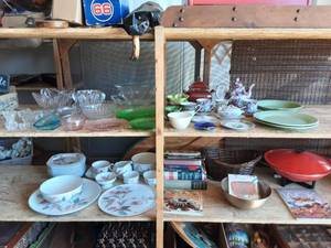 lot 20 image: Lot Of Kitchen Wares