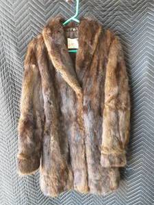 lot 24 image: Mrs. Frank Johnson Furrier Duluth Minnesota Fur Coat