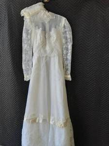 lot 27 image: Vintage Wedding Dress With Ring Bearer Pillow