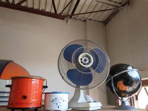 lot 28 image: 2-Crock Pots With Lids, Fan, Globe