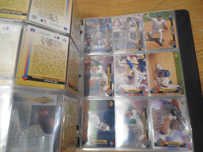 lot 128 image: 3 Ring  Album Loaded with Baseball Cards & Pages