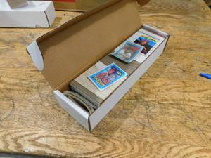 lot 31 image: Lot of 1970s & 1980s Baseball Cards - (800) Count Box - Stars Included