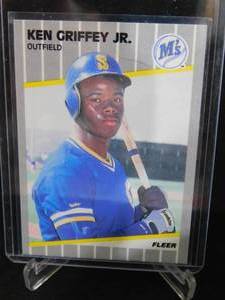 lot 78 image: 1989 Fleer Ken Griffey Jr. Rookie Card #548 - LK