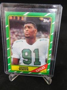 lot 113 image: 1986 Topps Reggie White Rookie Card #275 LK