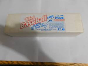 lot 181 image: 1992 Topps Baseball Factory Sealed Set (792) Cards With (10) Random Gold Foil Cards