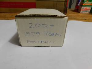 lot 182 image: (200) 1979 Topps Football Cards LK