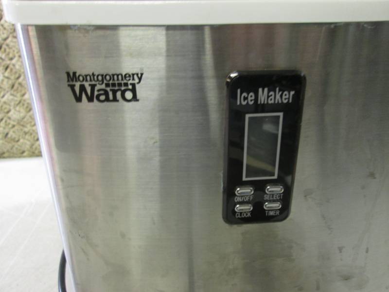 Montgomery Ward Ice Maker  RM4...