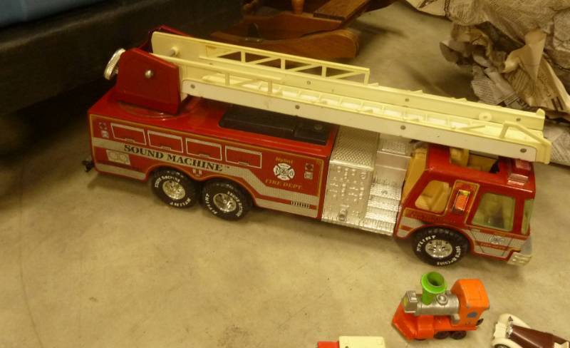 Nylint Fire truck, metal body, plas...