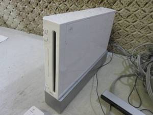 CSB Wii Game System with Controllers and Cords