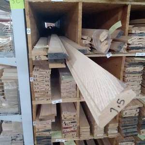 lot 67 image: 2 12 x 34 Red Oak Base Moulding (SC1D)