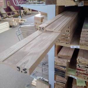 lot 68 image: 4 x 1116 Red Oak Base Moulding (SC1E)